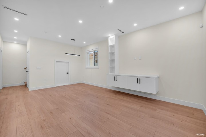 Photo 3 at 1 - 3090 Vanness Avenue, Collingwood VE, Vancouver East