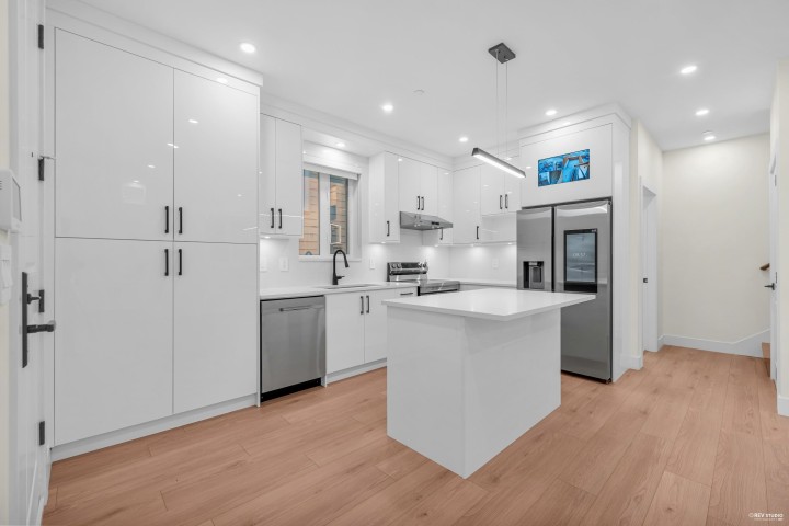 Photo 4 at 1 - 3090 Vanness Avenue, Collingwood VE, Vancouver East