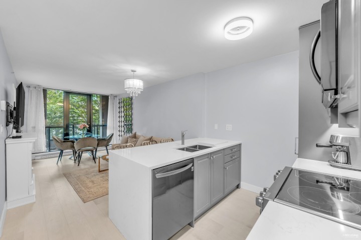 Photo 1 at 410 - 909 Mainland Street, Yaletown, Vancouver West