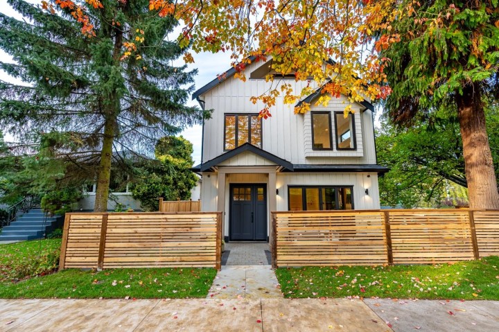 Photo 2 at 487 E 31st Avenue, Fraser VE, Vancouver East