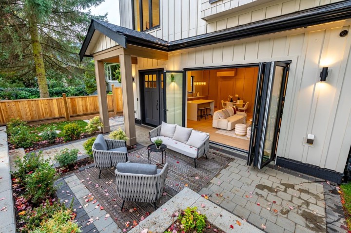 Photo 3 at 487 E 31st Avenue, Fraser VE, Vancouver East