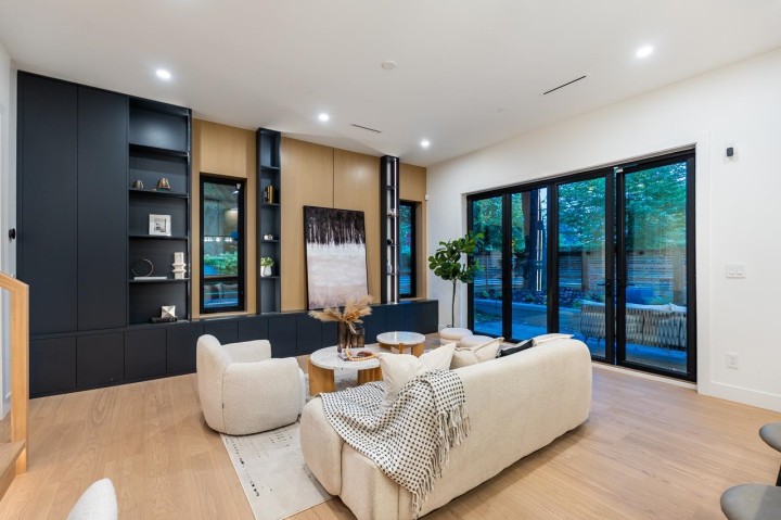 Photo 1 at 487 E 31st Avenue, Fraser VE, Vancouver East