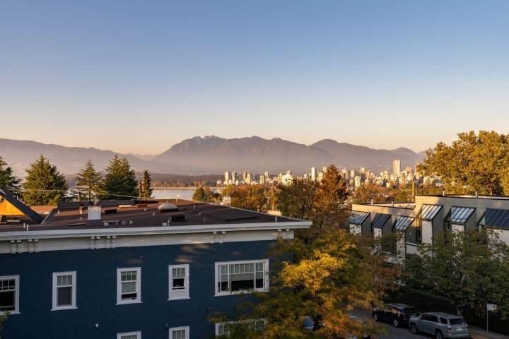 Photo 1 at 402 - 2216 W 3rd Avenue, Kitsilano, Vancouver West