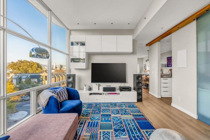 Photo 5 at 402 - 2216 W 3rd Avenue, Kitsilano, Vancouver West