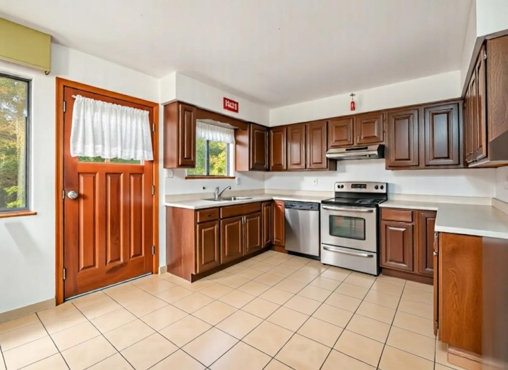 Photo 5 at 1609 Bewicke Avenue, Mosquito Creek, North Vancouver