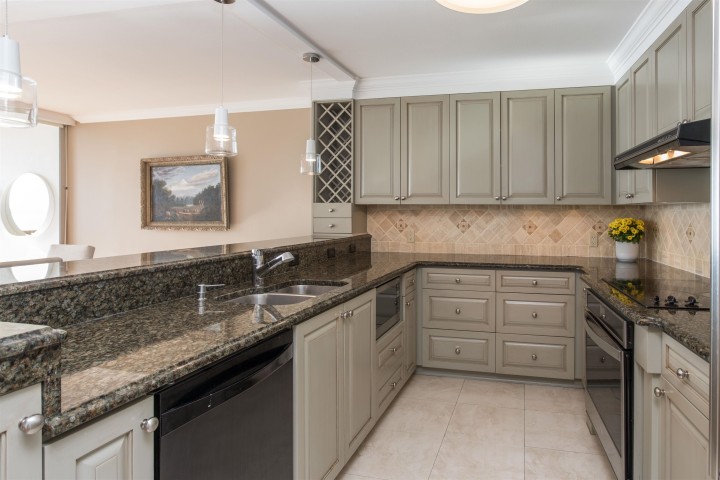 Photo 7 at 902 - 2135 Argyle Avenue, Dundarave, West Vancouver