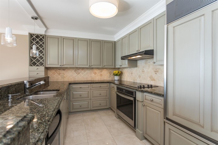 Photo 9 at 902 - 2135 Argyle Avenue, Dundarave, West Vancouver