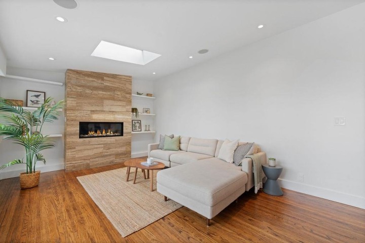 Photo 2 at 727 Crystal Court, Canyon Heights NV, North Vancouver