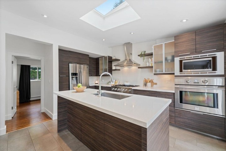 Photo 7 at 727 Crystal Court, Canyon Heights NV, North Vancouver