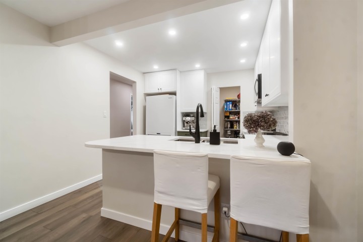 Photo 8 at 310 - 1000 Bowron Court, Roche Point, North Vancouver