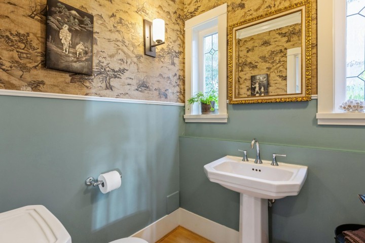 Photo 18 at 458 E 21st Street, Boulevard, North Vancouver