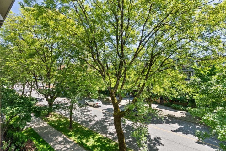 Photo 10 at 308 - 2161 W 12th Avenue, Kitsilano, Vancouver West