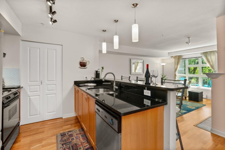 Photo 15 at 308 - 2161 W 12th Avenue, Kitsilano, Vancouver West