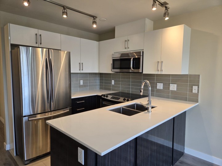 Photo 2 at 512 - 2689 Kingsway, Collingwood VE, Vancouver East