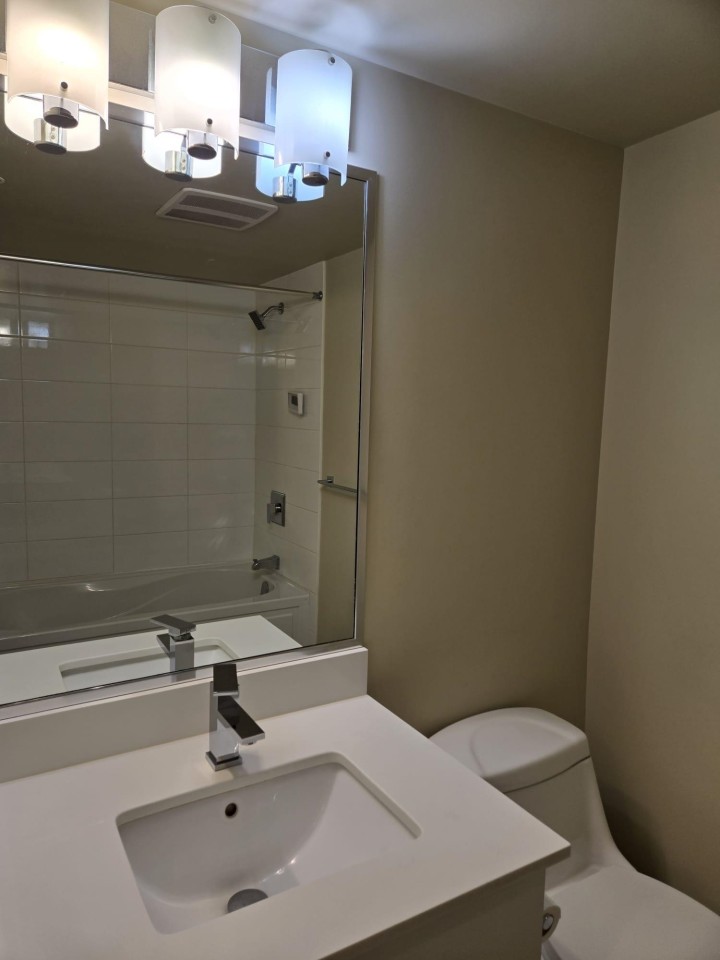 Photo 7 at 512 - 2689 Kingsway, Collingwood VE, Vancouver East