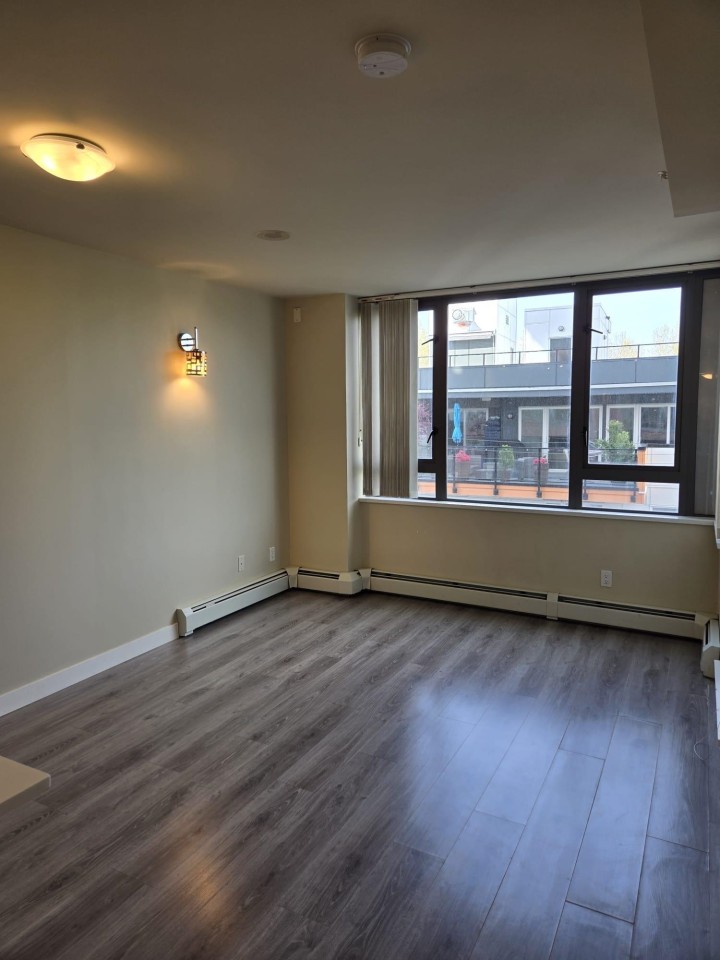 Photo 5 at 512 - 2689 Kingsway, Collingwood VE, Vancouver East