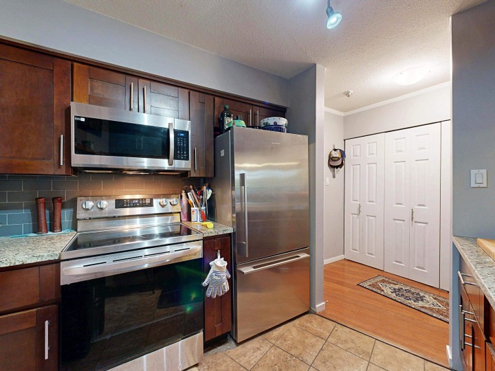 Photo 2 at 201 - 2222 Prince Edward Street, Mount Pleasant VE, Vancouver East