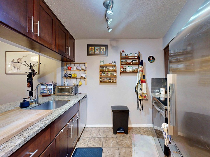 Photo 4 at 201 - 2222 Prince Edward Street, Mount Pleasant VE, Vancouver East