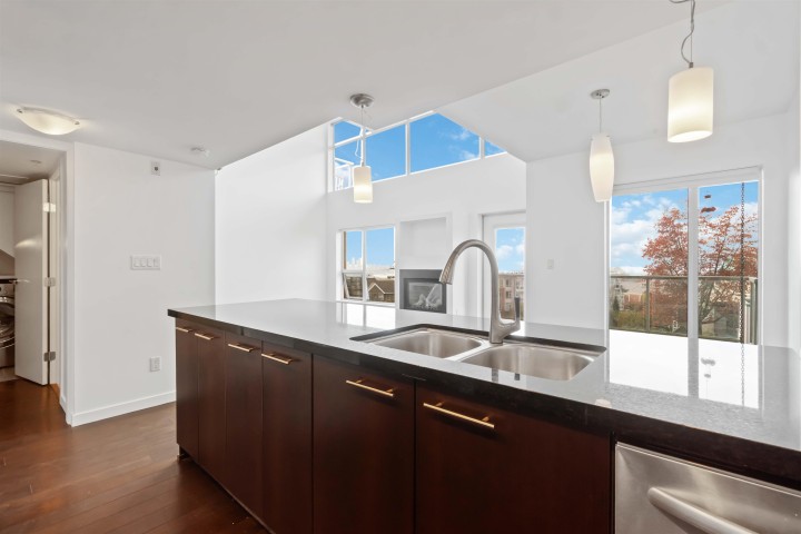 Photo 6 at PH4 - 1288 Chesterfield Avenue, Central Lonsdale, North Vancouver