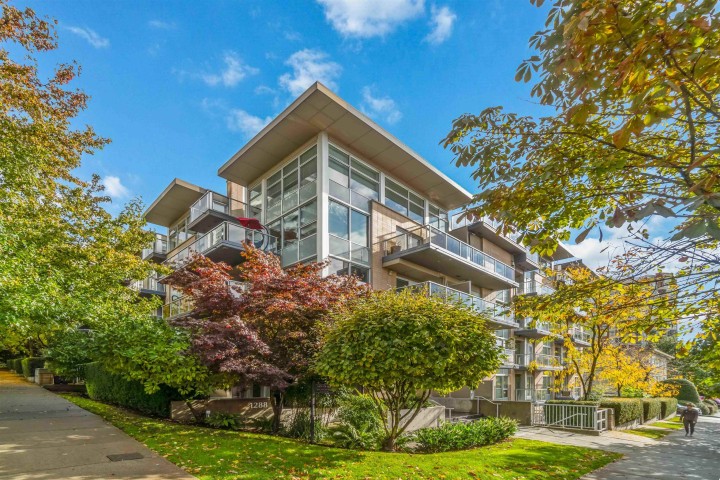 Photo 1 at PH4 - 1288 Chesterfield Avenue, Central Lonsdale, North Vancouver