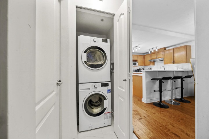 Photo 13 at 3068 W 4th Avenue, Kitsilano, Vancouver West