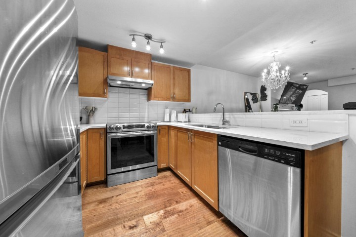 Photo 12 at 3068 W 4th Avenue, Kitsilano, Vancouver West