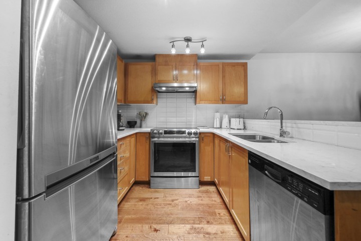 Photo 9 at 3068 W 4th Avenue, Kitsilano, Vancouver West