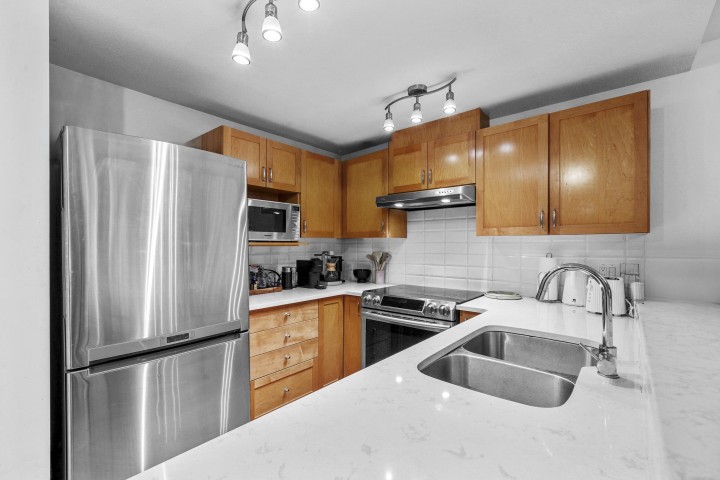 Photo 10 at 3068 W 4th Avenue, Kitsilano, Vancouver West