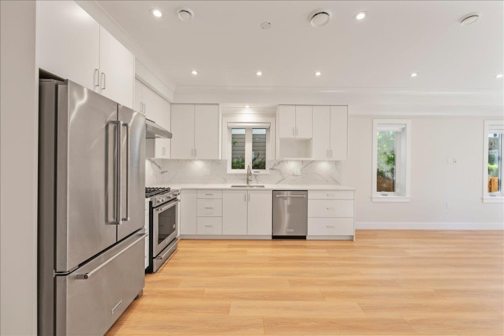 Photo 12 at 4852 Slocan Street, Collingwood VE, Vancouver East