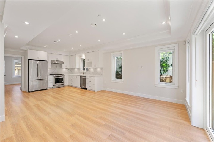 Photo 9 at 4852 Slocan Street, Collingwood VE, Vancouver East