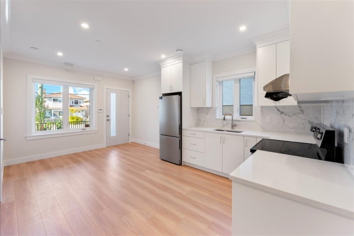 Photo 6 at 4856 Slocan Street, Collingwood VE, Vancouver East