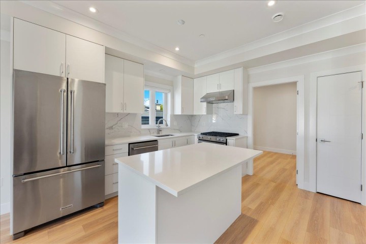 Photo 10 at 4856 Slocan Street, Collingwood VE, Vancouver East