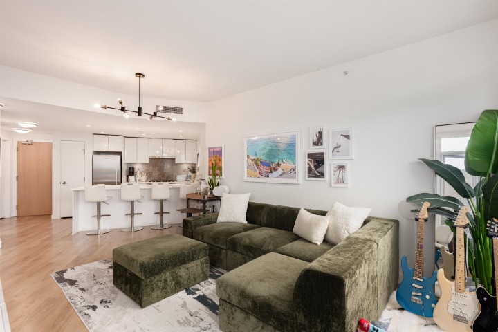 Photo 3 at 906 - 3557 Sawmill Crescent, South Marine, Vancouver East