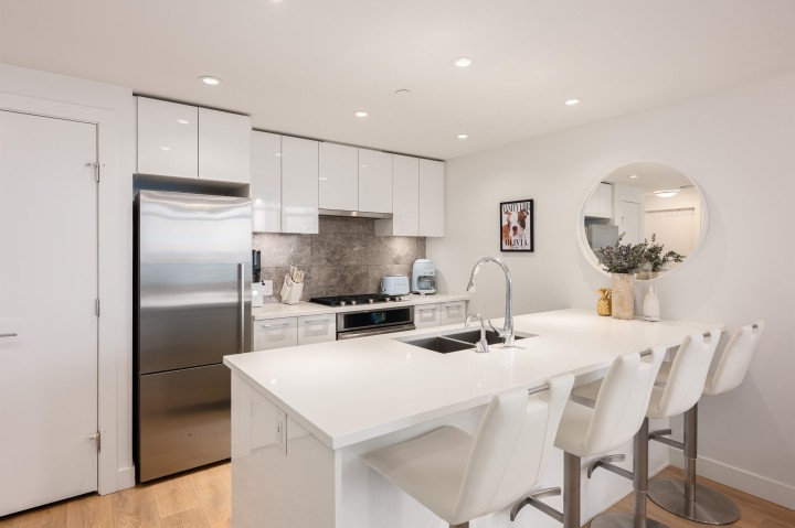 Photo 5 at 906 - 3557 Sawmill Crescent, South Marine, Vancouver East