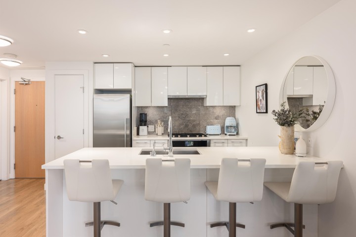 Photo 4 at 906 - 3557 Sawmill Crescent, South Marine, Vancouver East