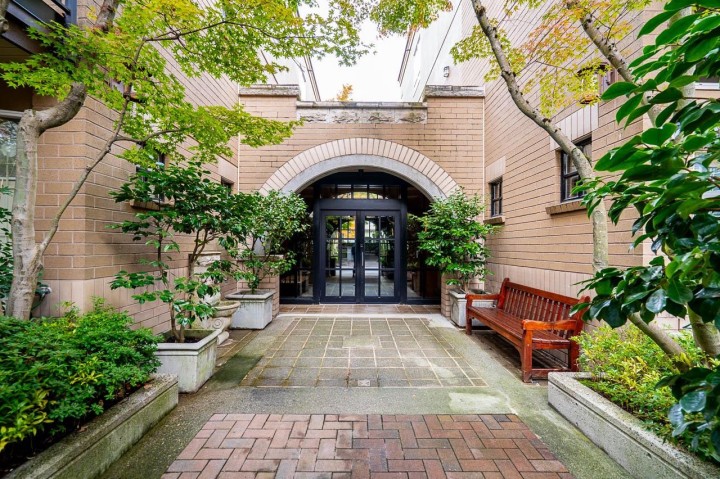 Photo 32 at 402 - 2175 Salal Drive, Kitsilano, Vancouver West