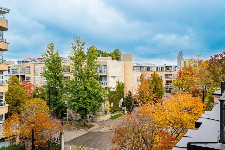 Photo 29 at 402 - 2175 Salal Drive, Kitsilano, Vancouver West