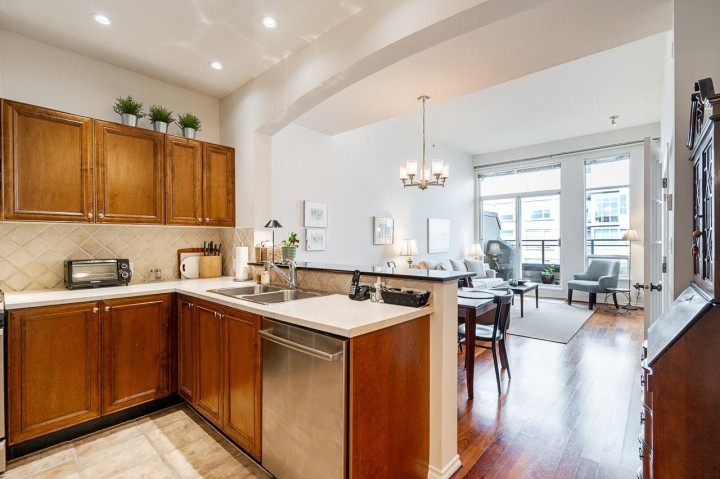 Photo 8 at 402 - 2175 Salal Drive, Kitsilano, Vancouver West