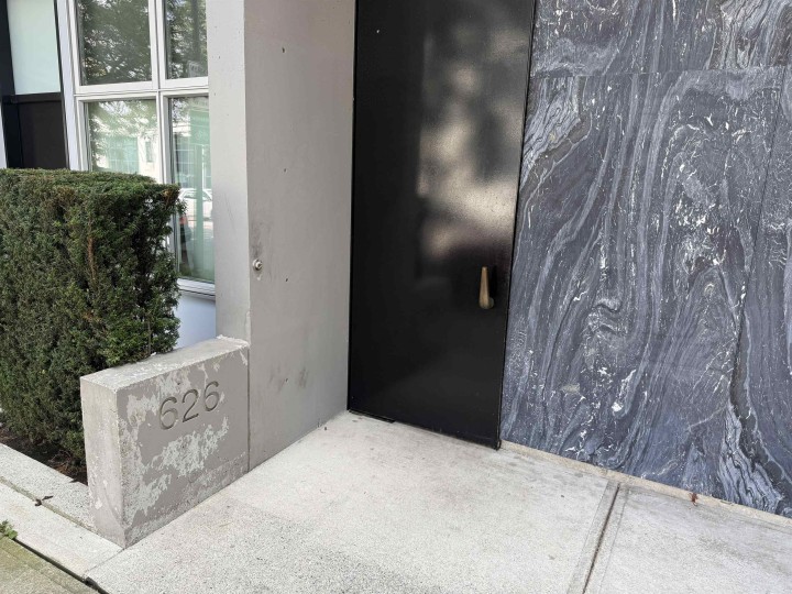 Photo 3 at 208 - 626 Alexander Street, Strathcona, Vancouver East