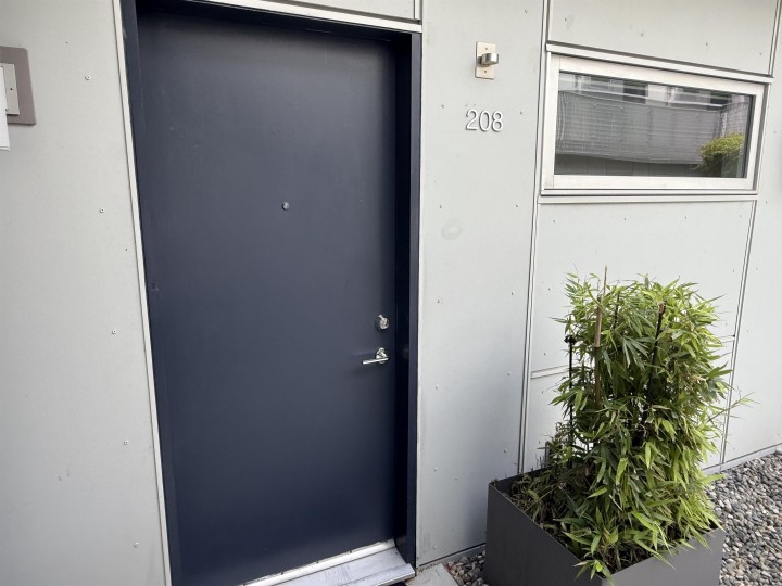 Photo 4 at 208 - 626 Alexander Street, Strathcona, Vancouver East