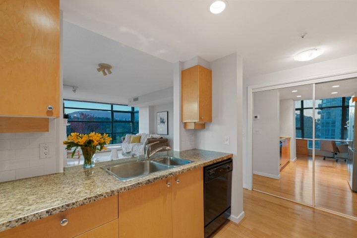 Photo 23 at 504 - 1790 Bayshore Drive, Coal Harbour, Vancouver West