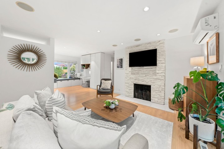 Photo 6 at 1155 Tatlow Avenue, Norgate, North Vancouver