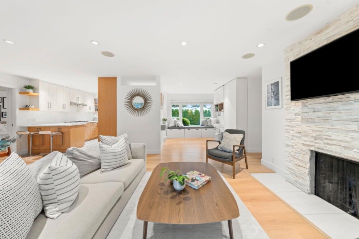 Photo 9 at 1155 Tatlow Avenue, Norgate, North Vancouver