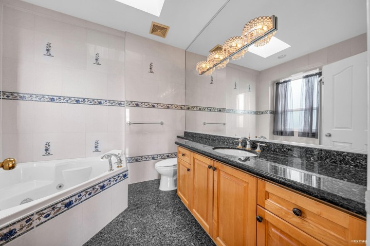 Photo 10 at 213 W 28th Street, Upper Lonsdale, North Vancouver