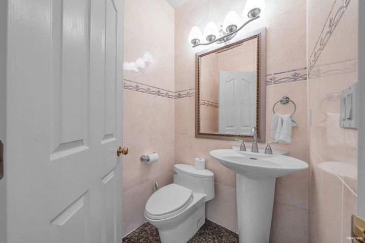 Photo 8 at 213 W 28th Street, Upper Lonsdale, North Vancouver