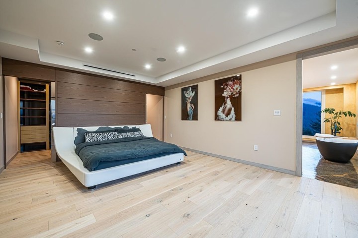 Photo 16 at 594 Craigmohr Drive, Glenmore, West Vancouver