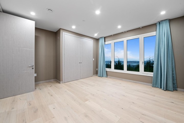 Photo 22 at 594 Craigmohr Drive, Glenmore, West Vancouver