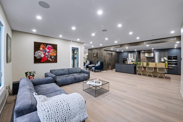 Photo 7 at 594 Craigmohr Drive, Glenmore, West Vancouver