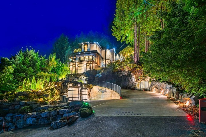 Photo 1 at 594 Craigmohr Drive, Glenmore, West Vancouver