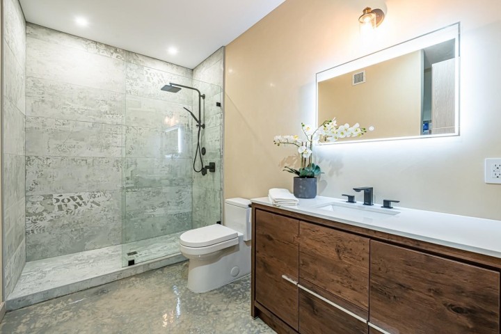 Photo 20 at 594 Craigmohr Drive, Glenmore, West Vancouver